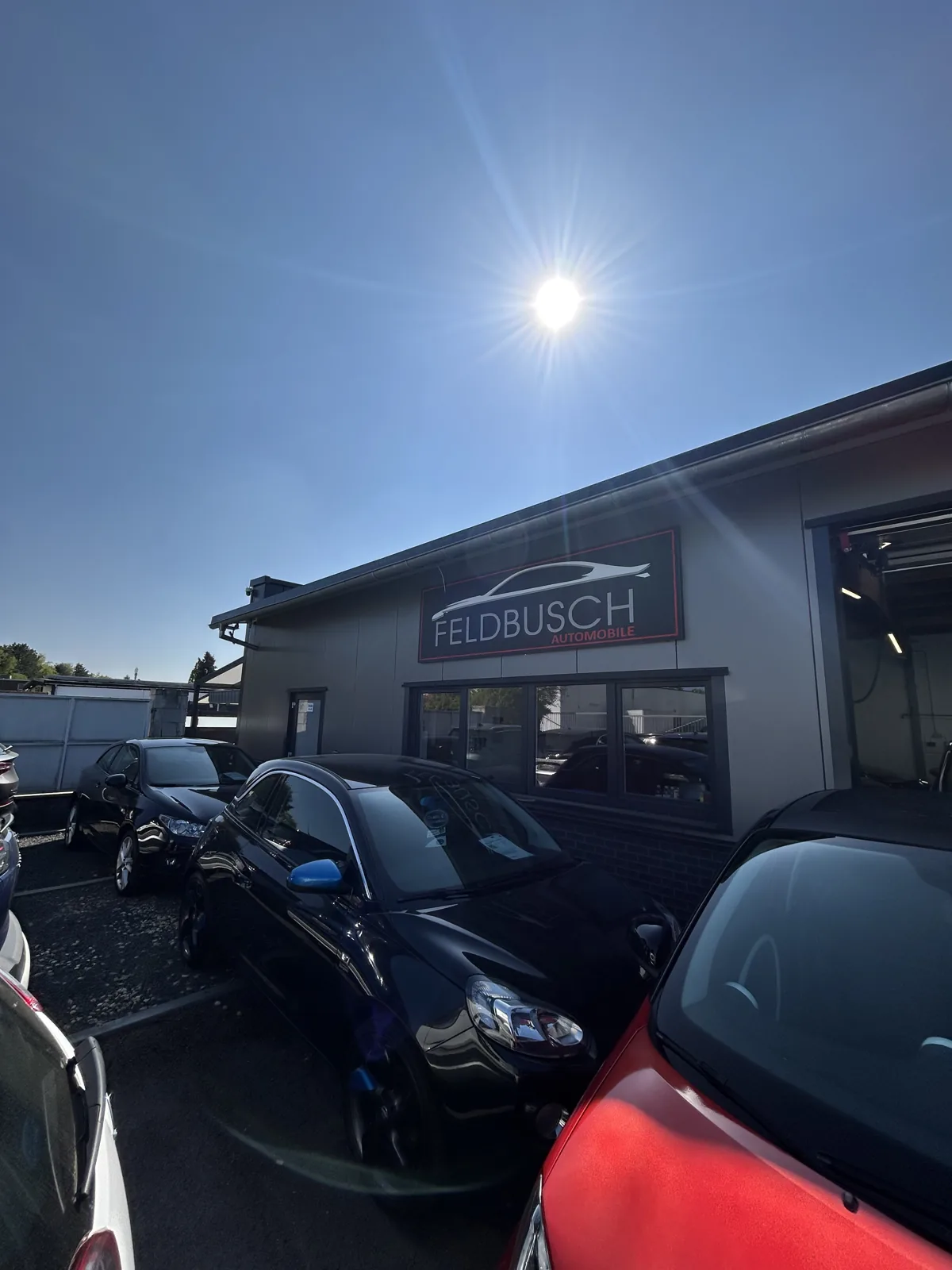 Außenansicht & Showroom